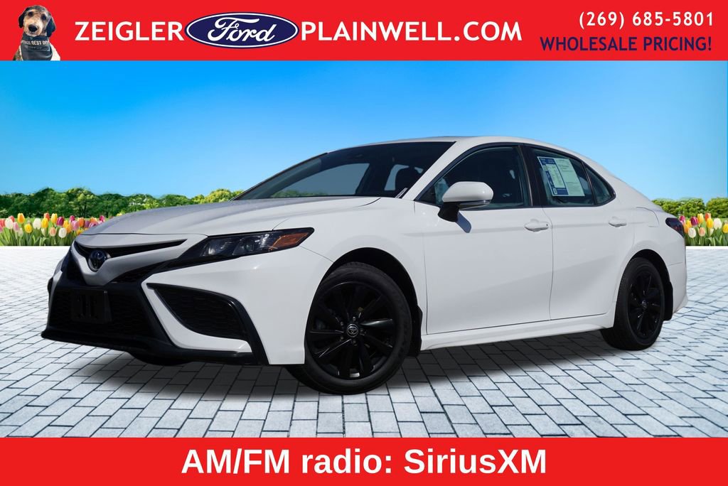 Used 2024 Toyota Camry SE image 1