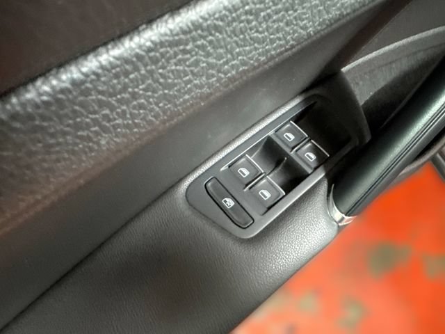 Used 2015 Volkswagen GTI SE FWD image 16