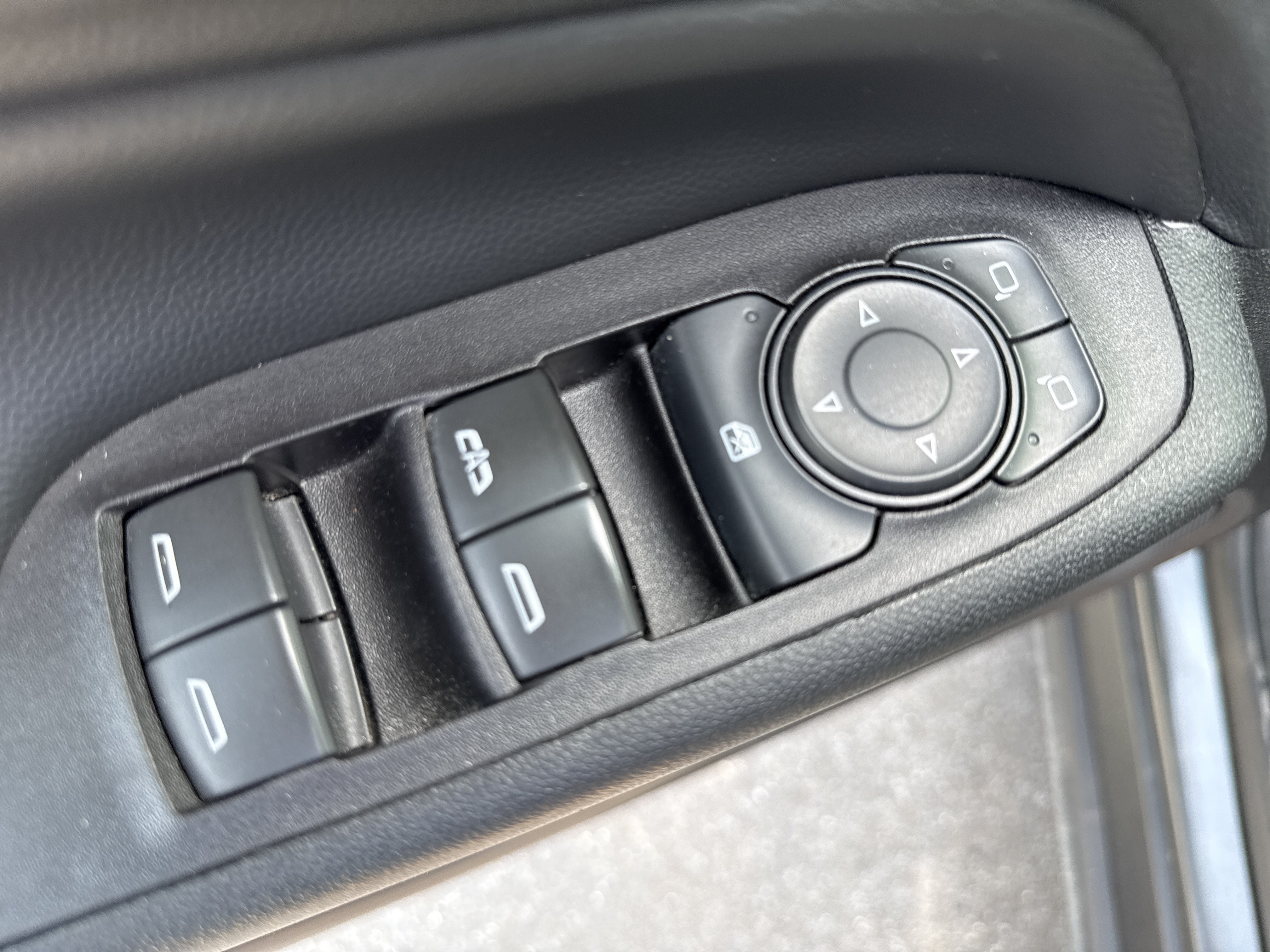 Used 2018 Chevrolet Equinox LT AWD/4WD image 18