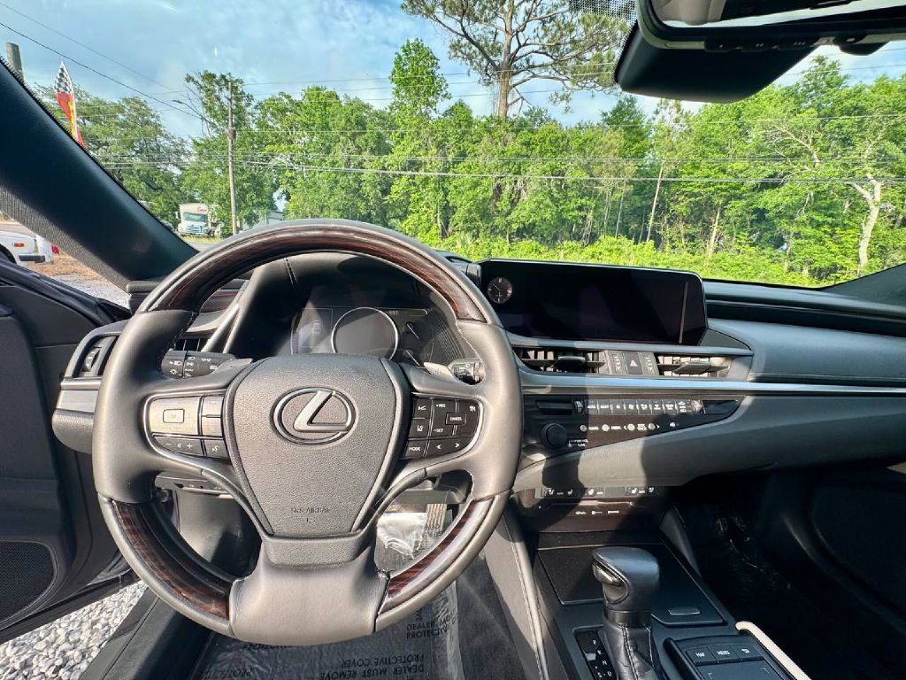 Used 2020 Lexus ES 300h w/ Premium Package image 15