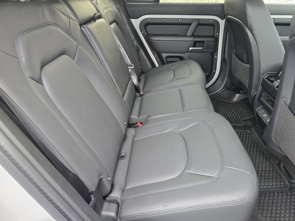 New 2026 Land Rover Defender 110 X-Dynamic SE AWD/4WD image 31