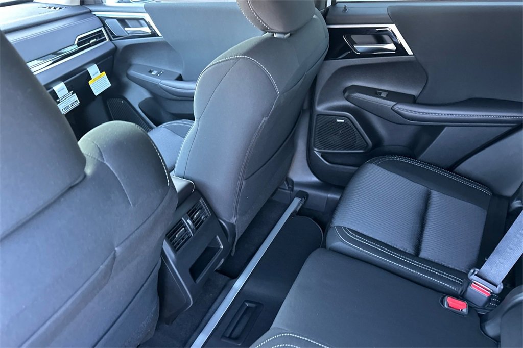 New 2025 Mitsubishi Outlander ES image 13