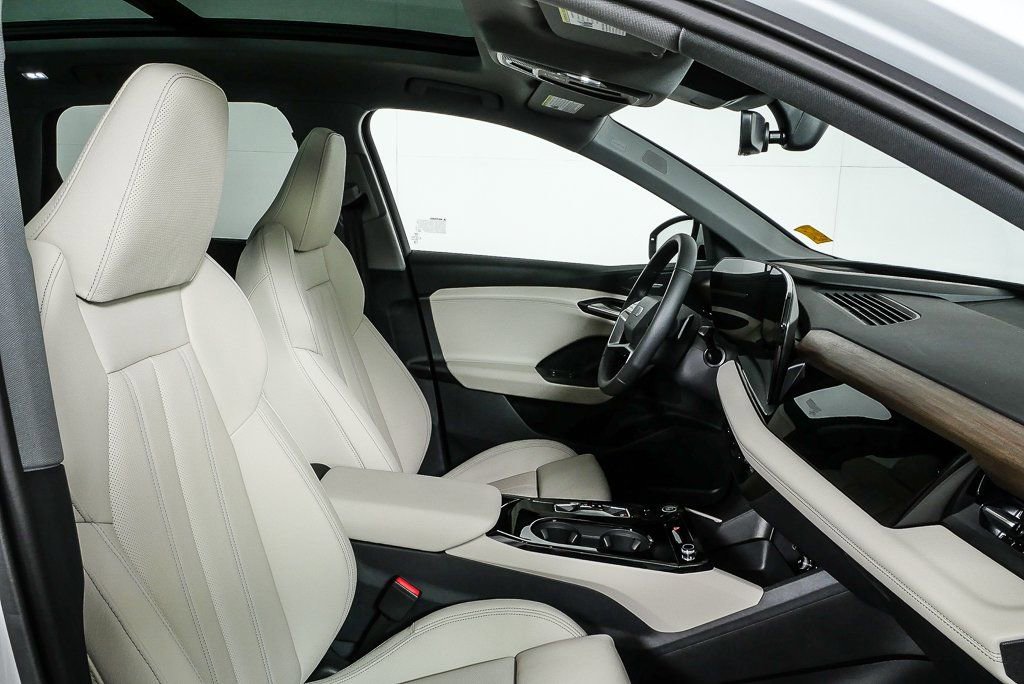 New 2025 Audi Q6 e-tron Premium Plus image 24
