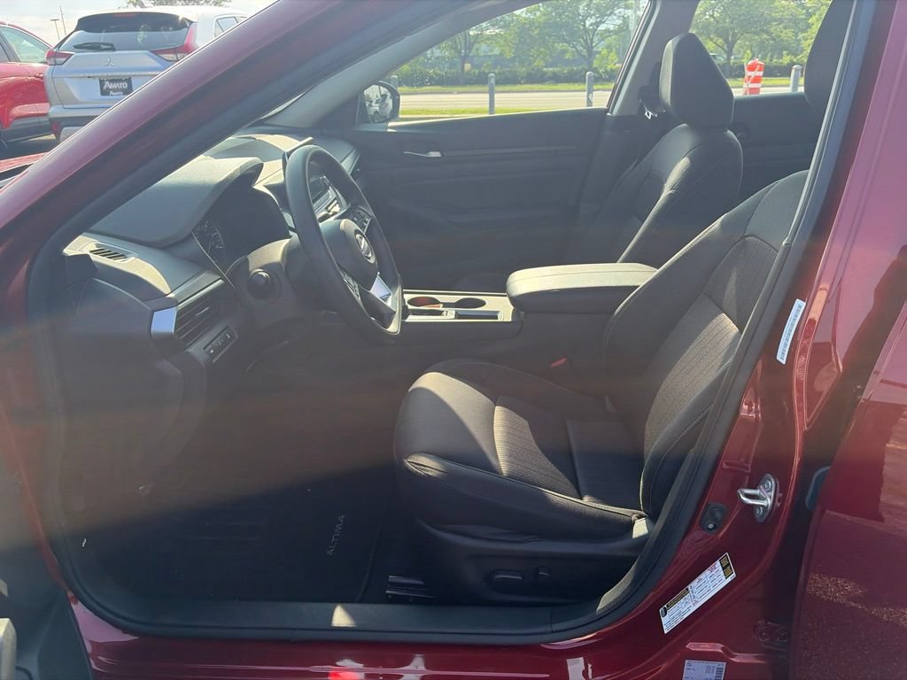 Used 2025 Nissan Altima 2.5 SV FWD image 19