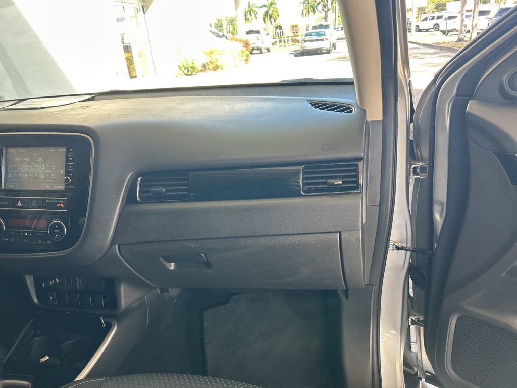 Used 2019 Mitsubishi Outlander ES image 20