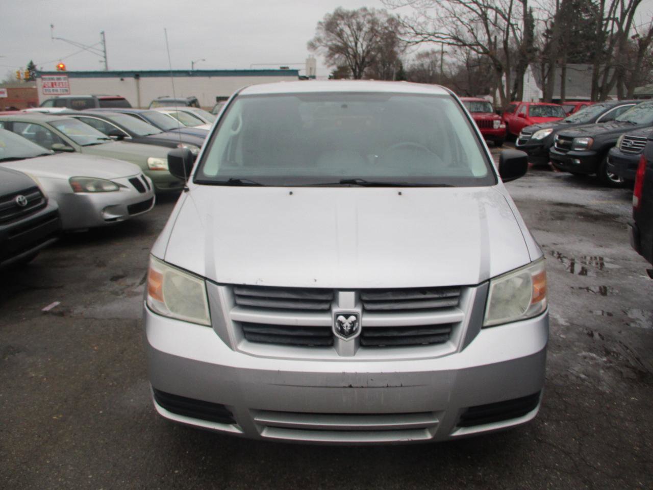 Used 2010 Dodge Grand Caravan SE FWD image 3