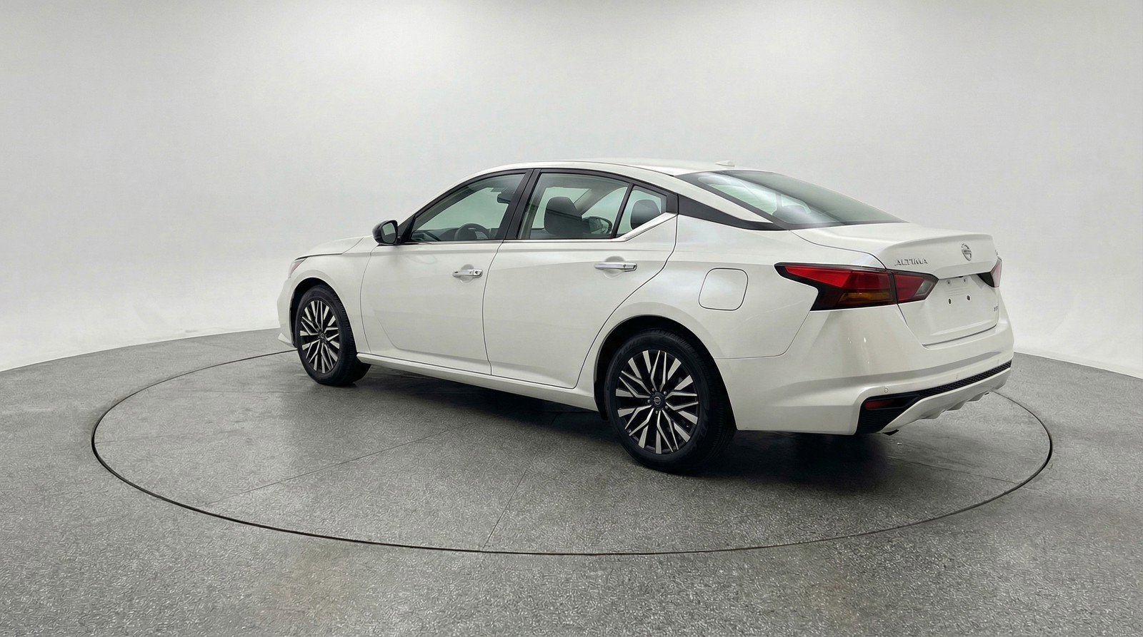 Used 2025 Nissan Altima 2.5 SV image 6