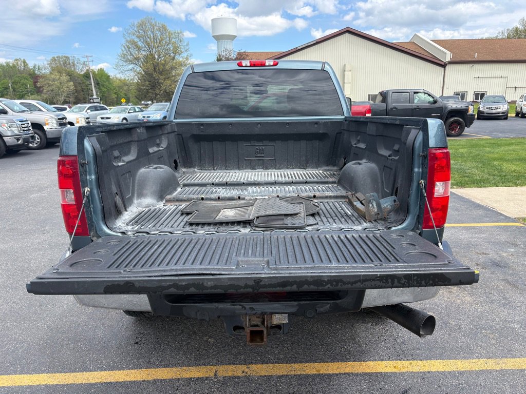 Used 2011 Chevrolet Silverado 3500 LT w/ Interior Plus Package AWD/4WD image 8