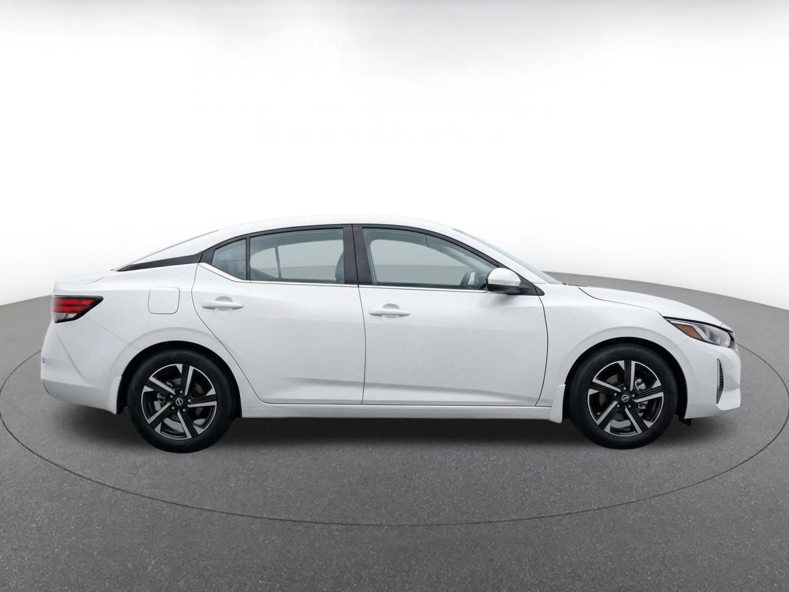 Used 2025 Nissan Sentra SV FWD image 10