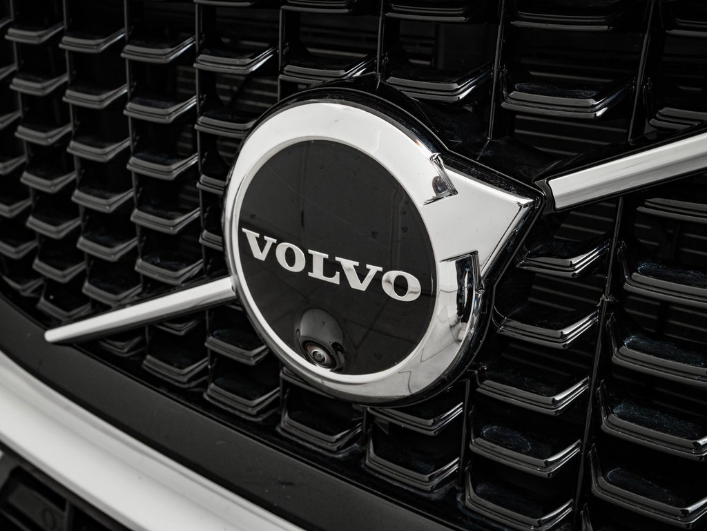 Used 2025 Volvo XC60 B5 Ultra w/ Protection Package Premier image 3