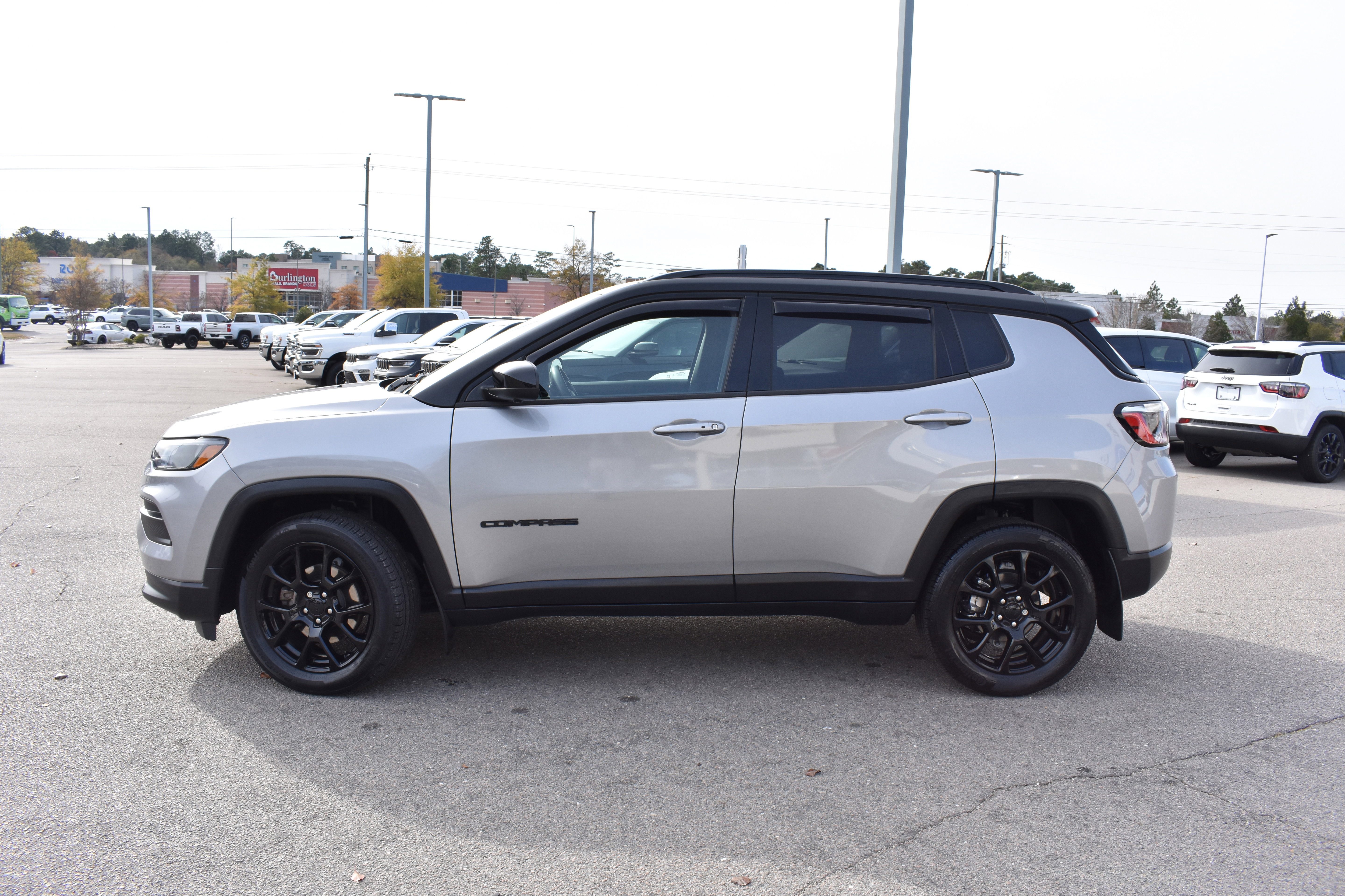 Used 2022 Jeep Compass Altitude w/ Convenience Group image 6