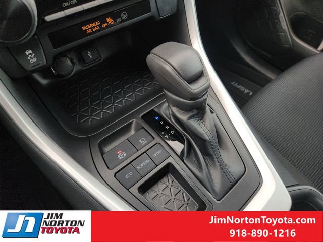 Used 2022 Toyota RAV4 LE FWD image 20