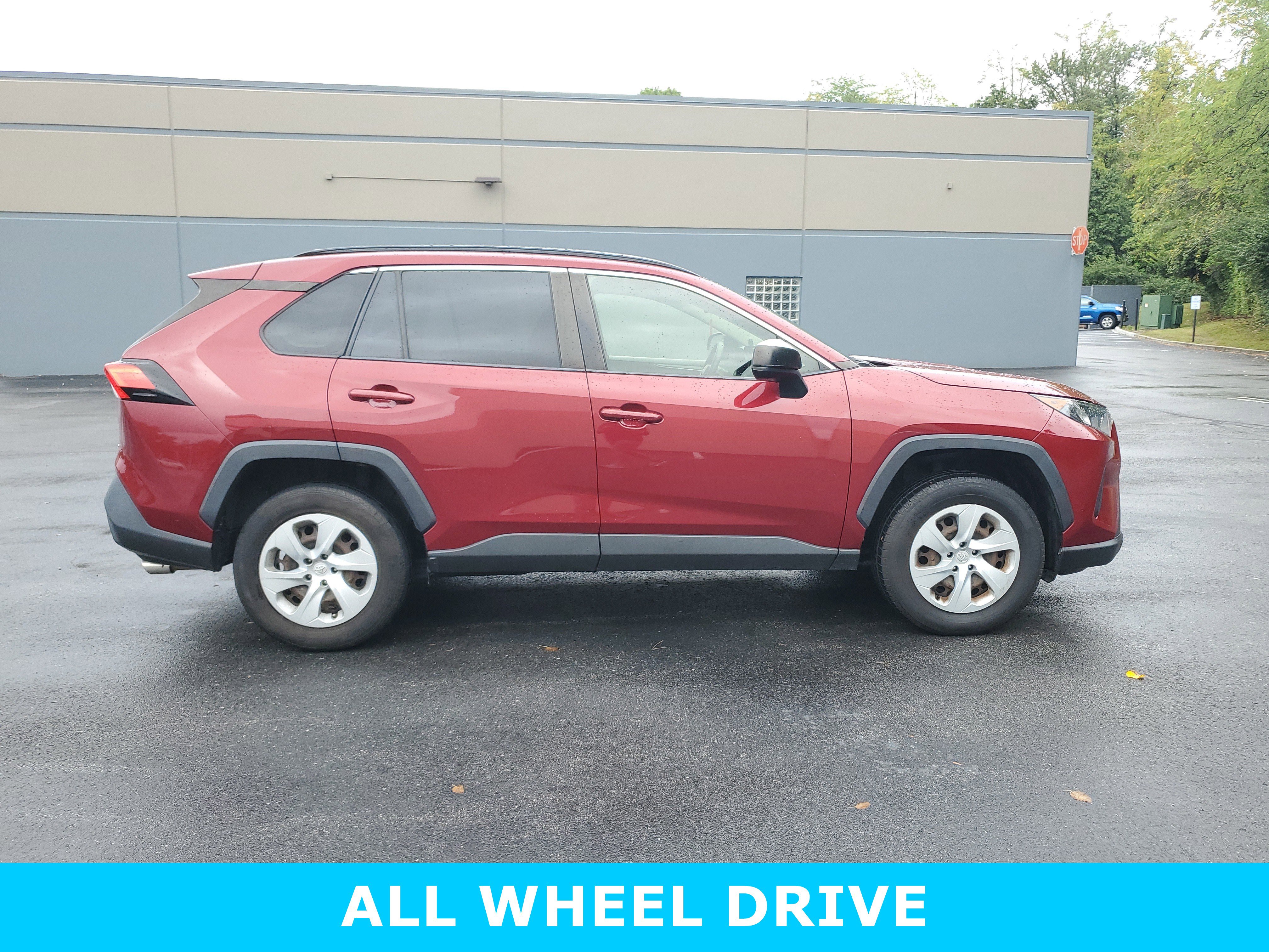 Used 2021 Toyota RAV4 LE image 3