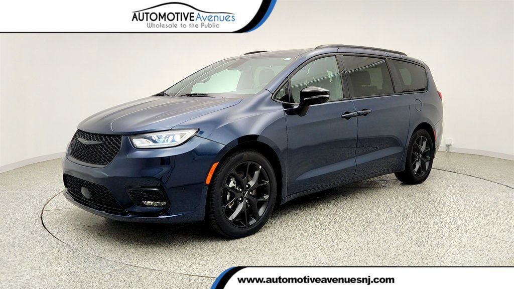 Used 2025 Chrysler Pacifica Limited
