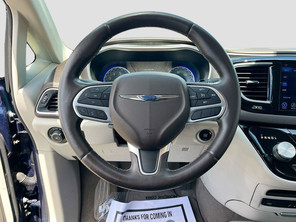 Used 2017 Chrysler Pacifica Touring-L Plus FWD image 11