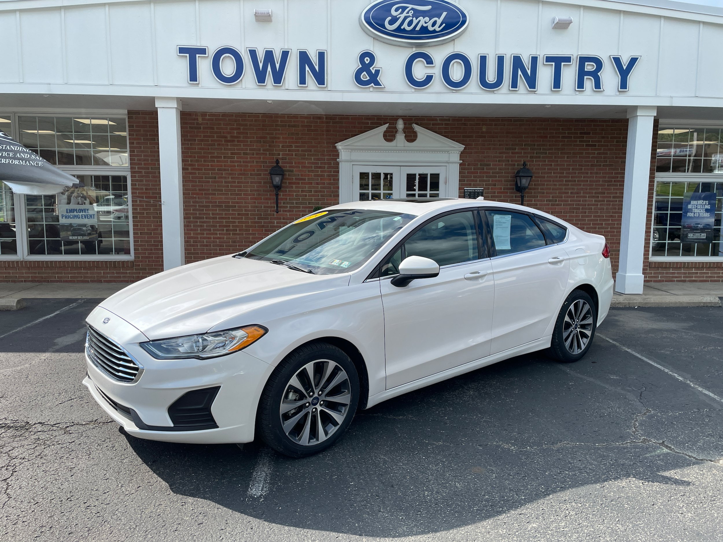 Used 2020 Ford Fusion SE AWD/4WD image 1