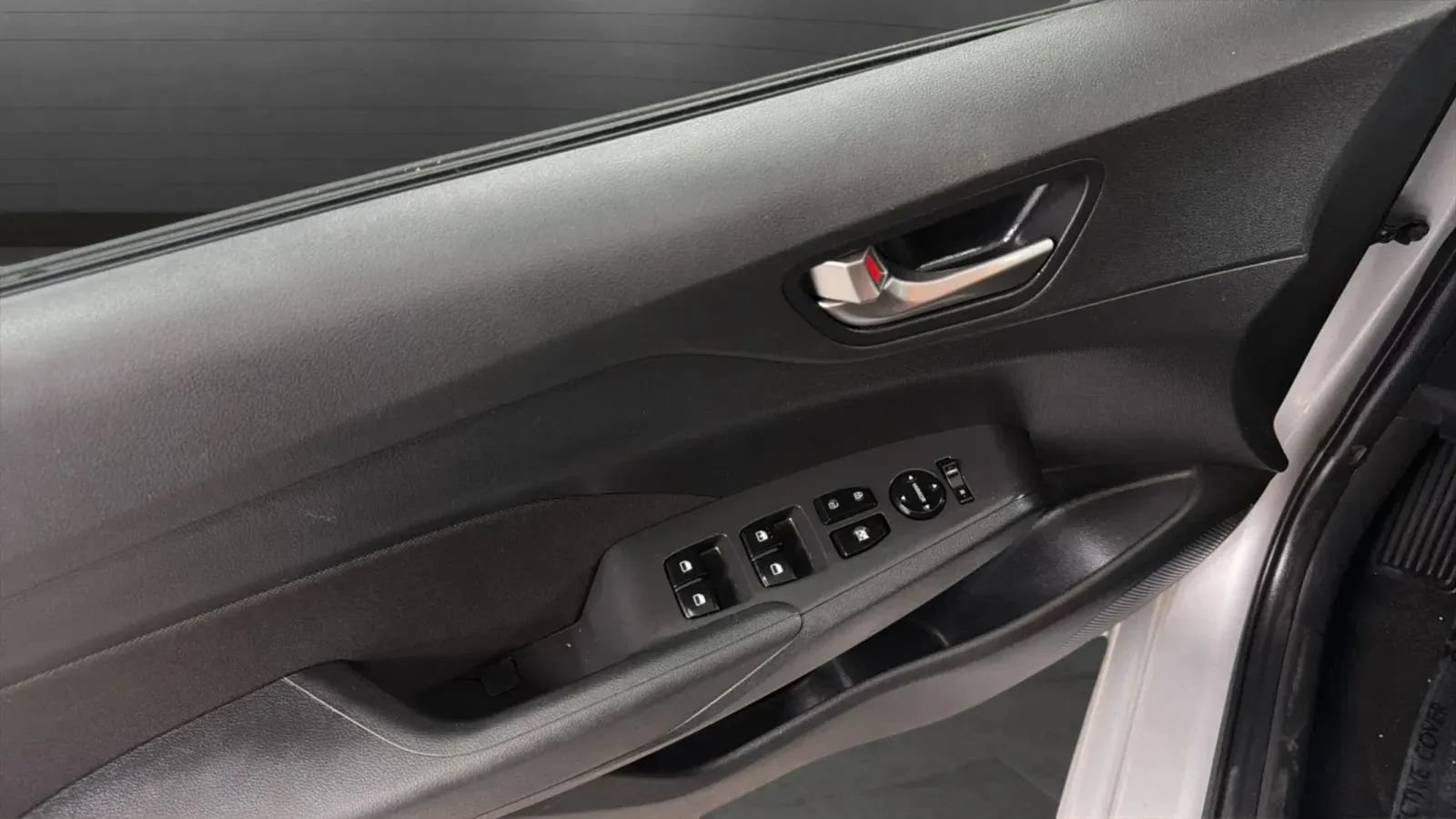 Used 2020 Hyundai Accent SE w/ Cargo Package FWD image 16