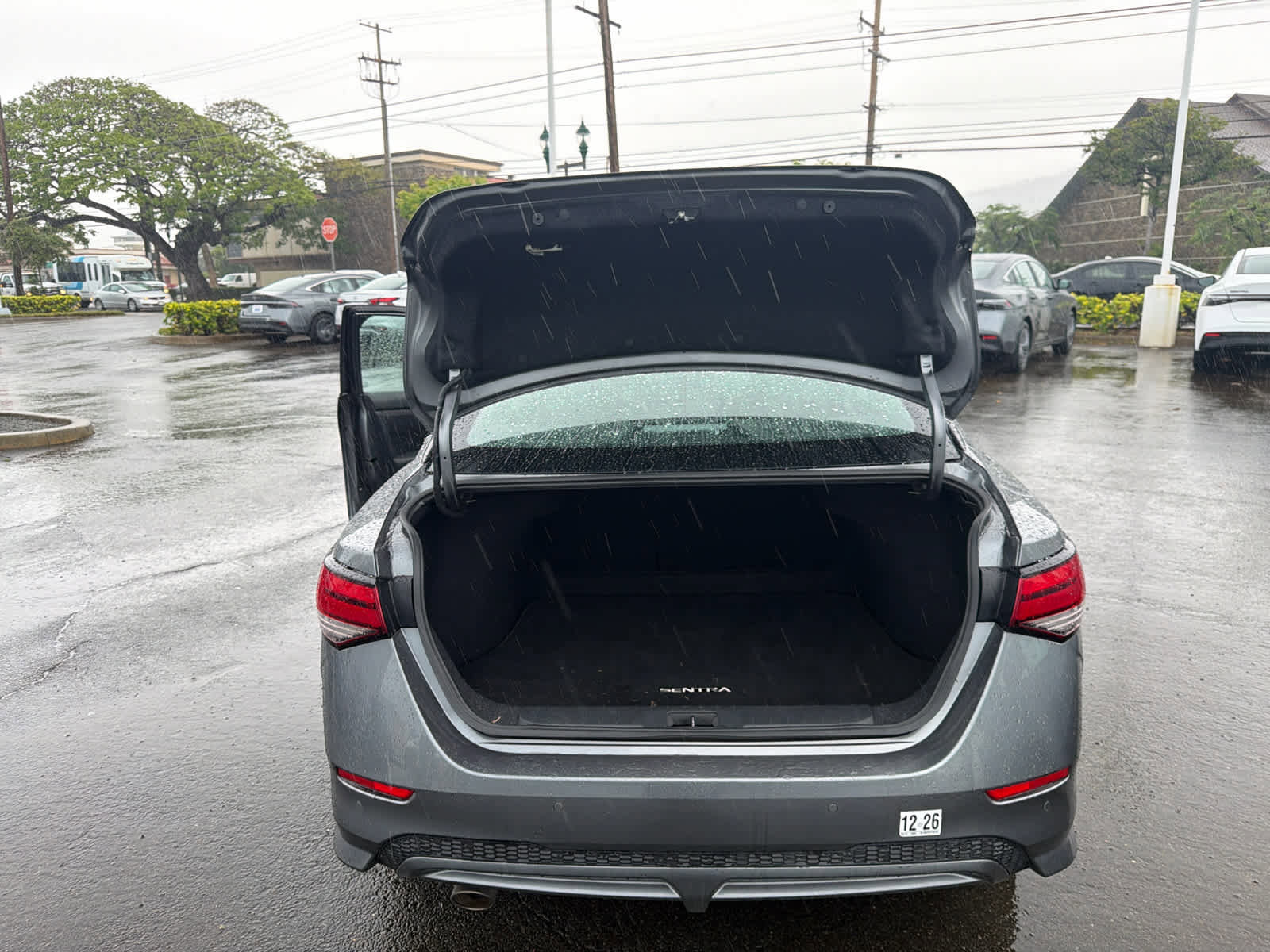 Used 2022 Nissan Sentra SR w/ SR Premium Package FWD image 11