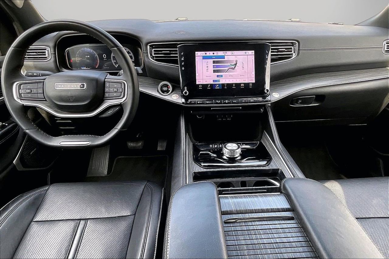 Certified 2024 Jeep Wagoneer Series II w/ Flexible Seating Group AWD/4WD image 16