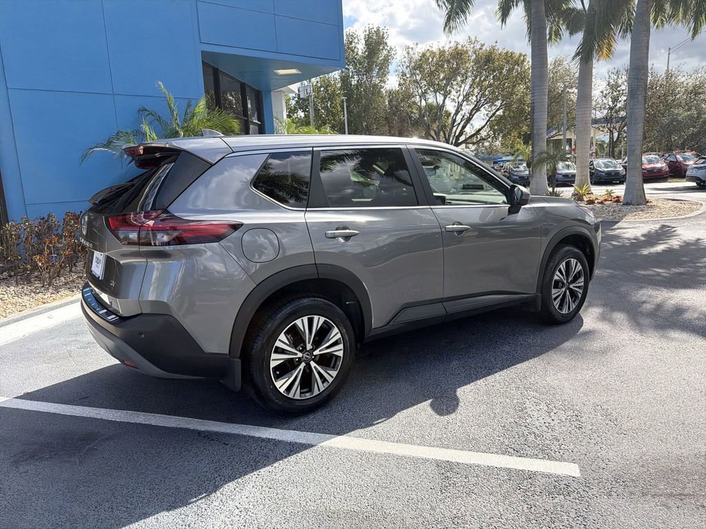 Used 2023 Nissan Rogue SV image 3