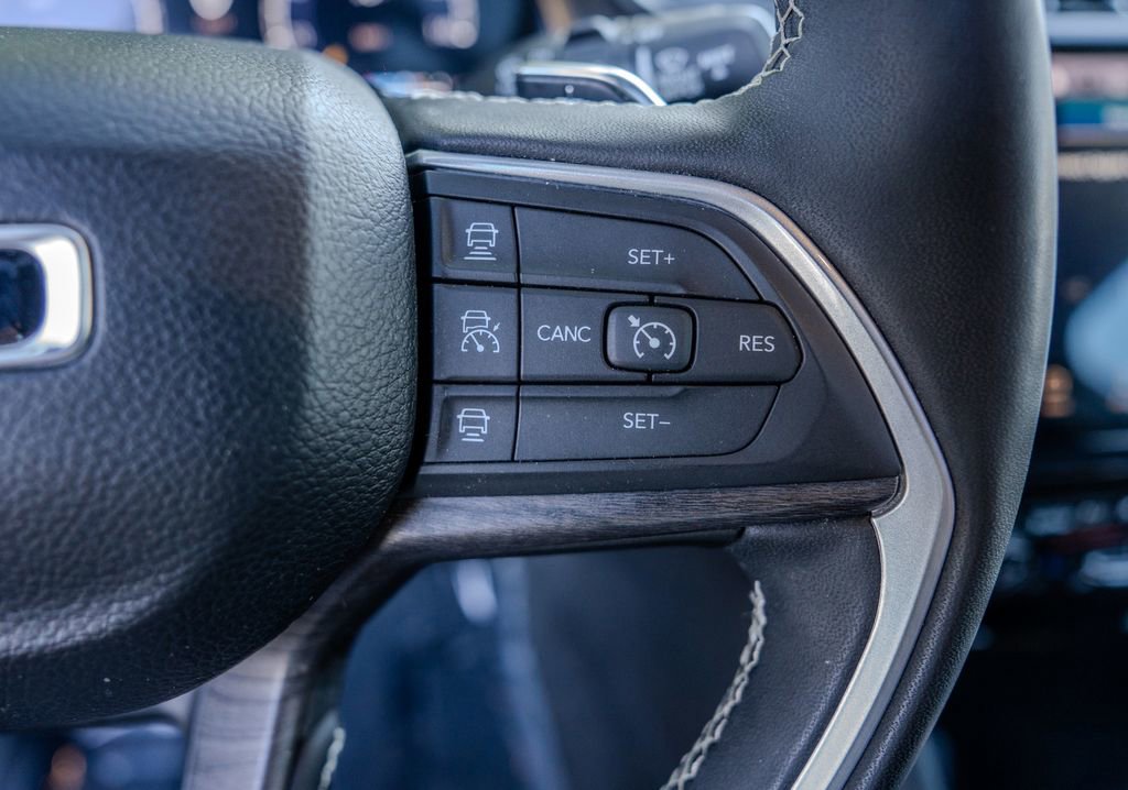 Used 2024 Jeep Grand Cherokee L Limited w/ Luxury Tech Group II image 7