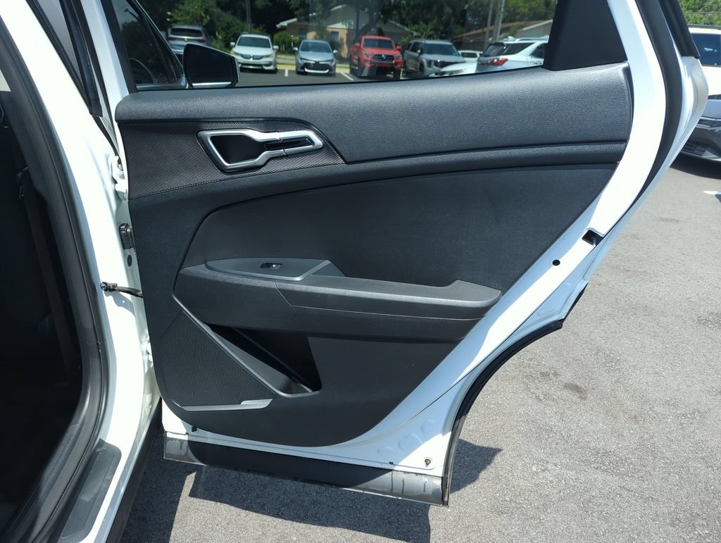 Used 2025 Kia Sportage LX FWD image 30