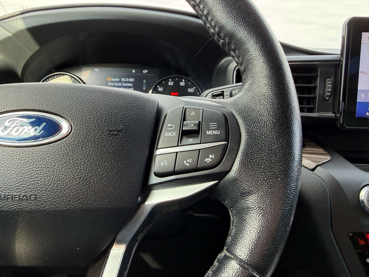 Used 2020 Ford Explorer Limited image 26