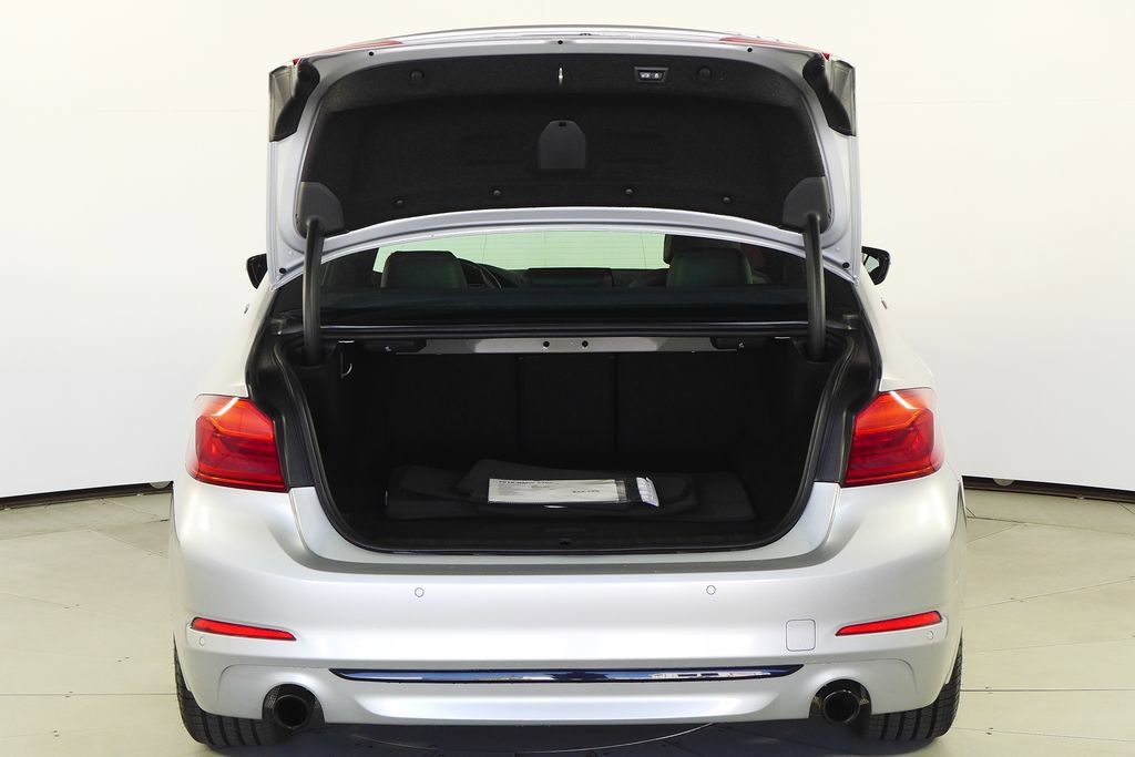 Used 2019 BMW 530e w/ Premium Package image 10