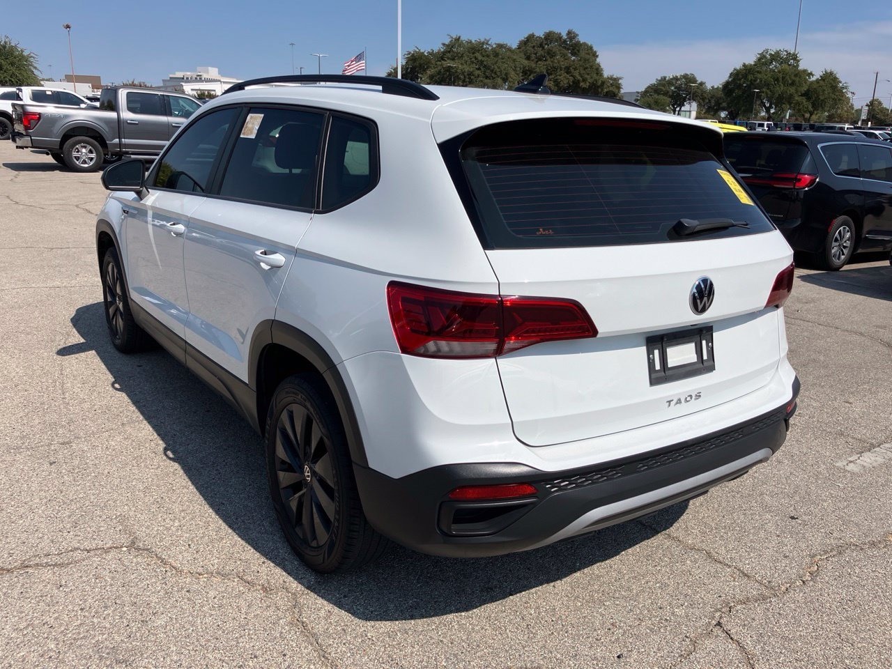 Used 2022 Volkswagen Taos S FWD image 6