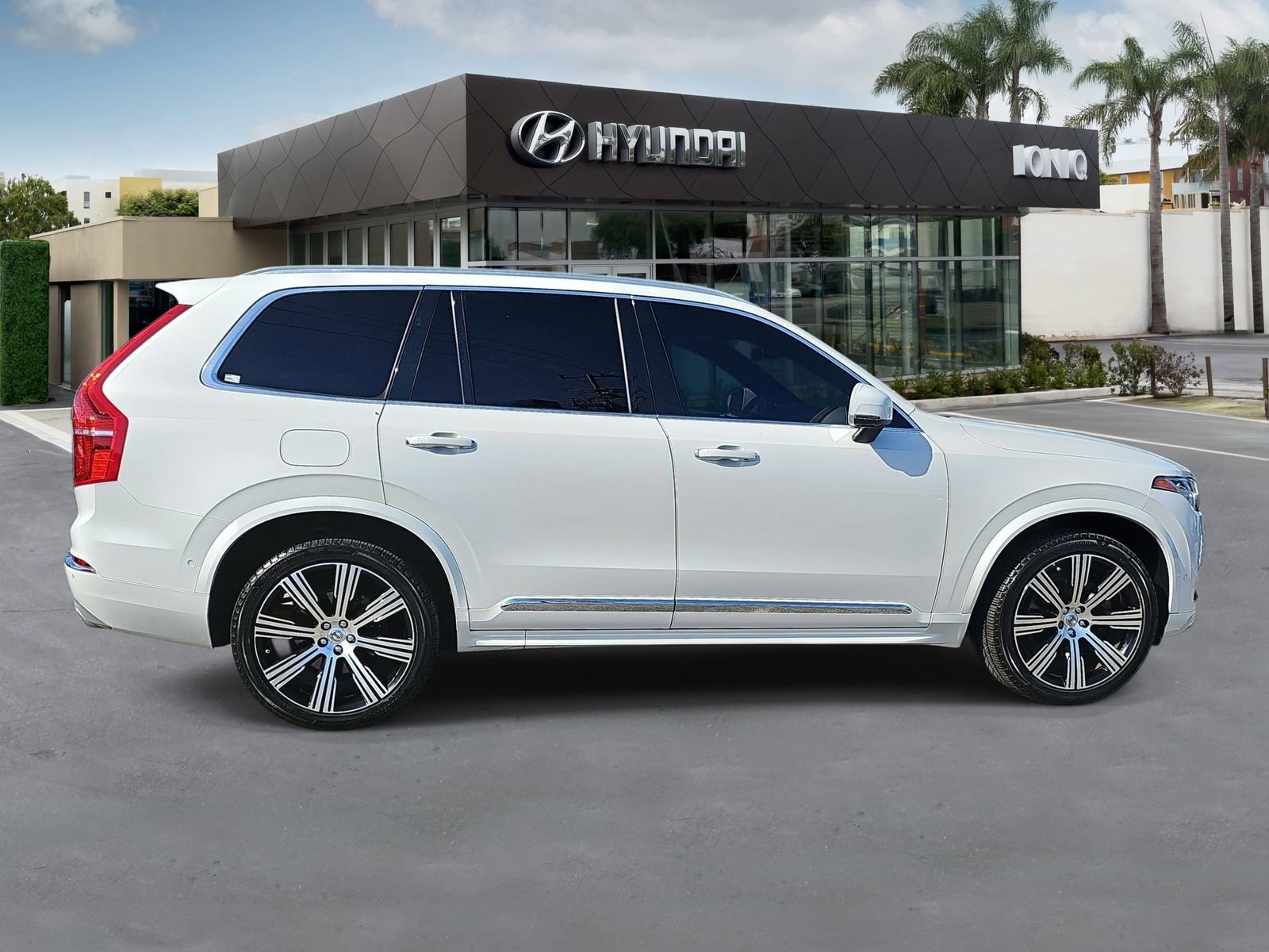 Used 2021 Volvo XC90 T6 Inscription w/ Advanced Package AWD/4WD image 2