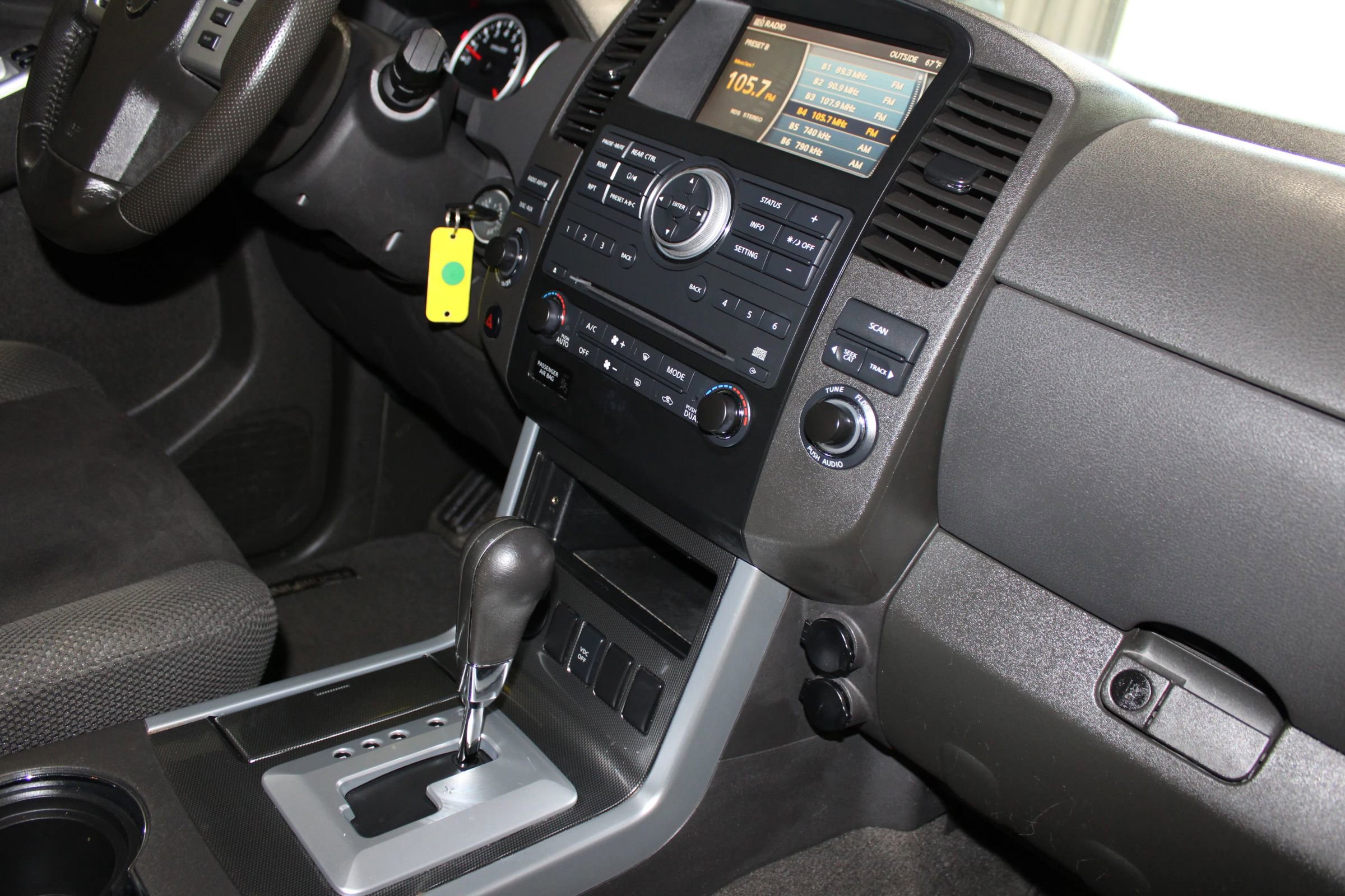 Used 2009 Nissan Pathfinder SE RWD image 29