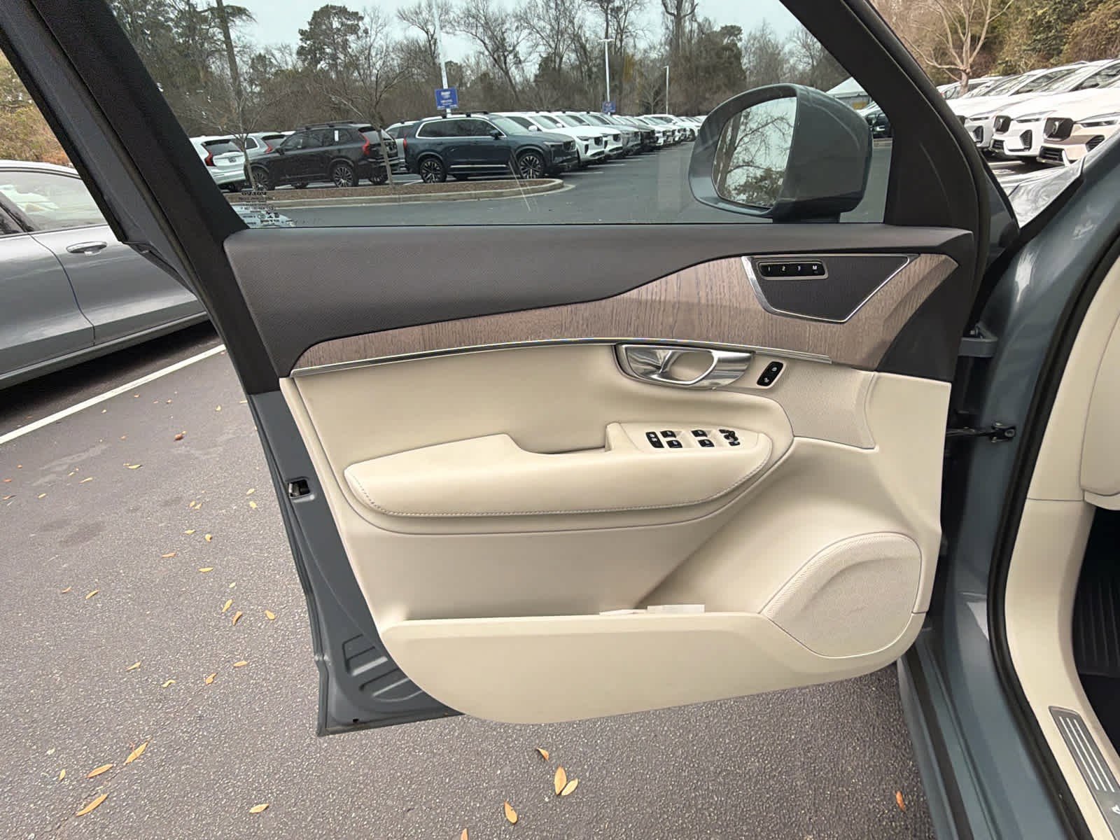 Certified 2023 Volvo XC90 B6 Plus w/ Protection Package Premier image 22