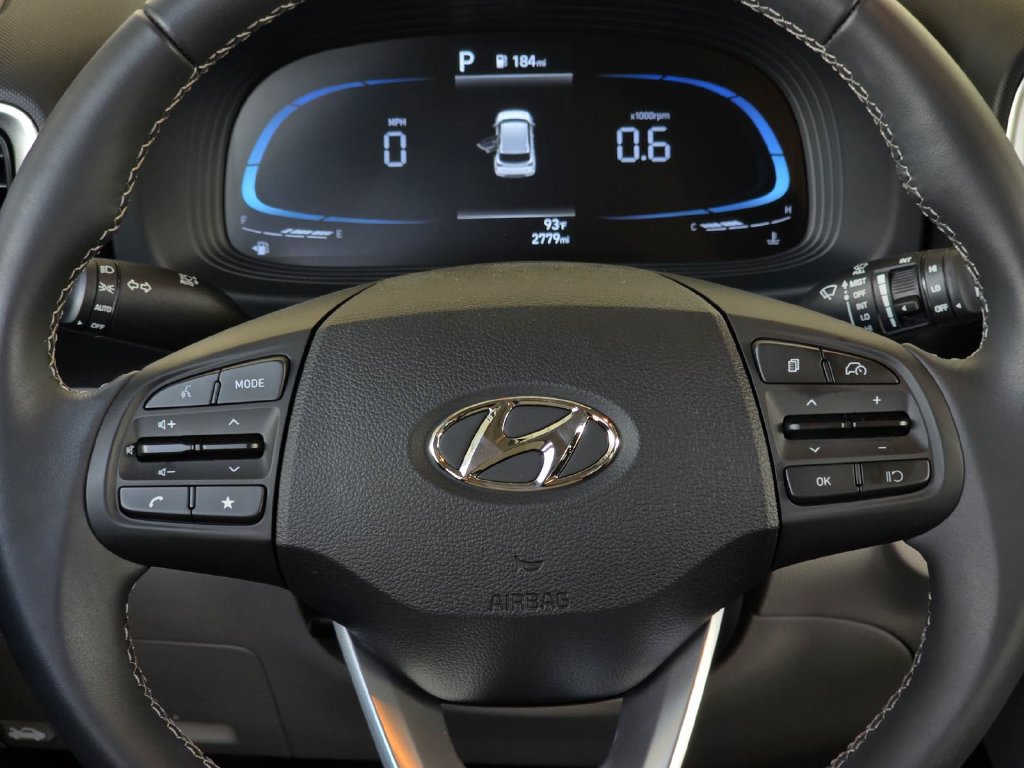 Used 2026 Hyundai Venue SEL FWD image 16