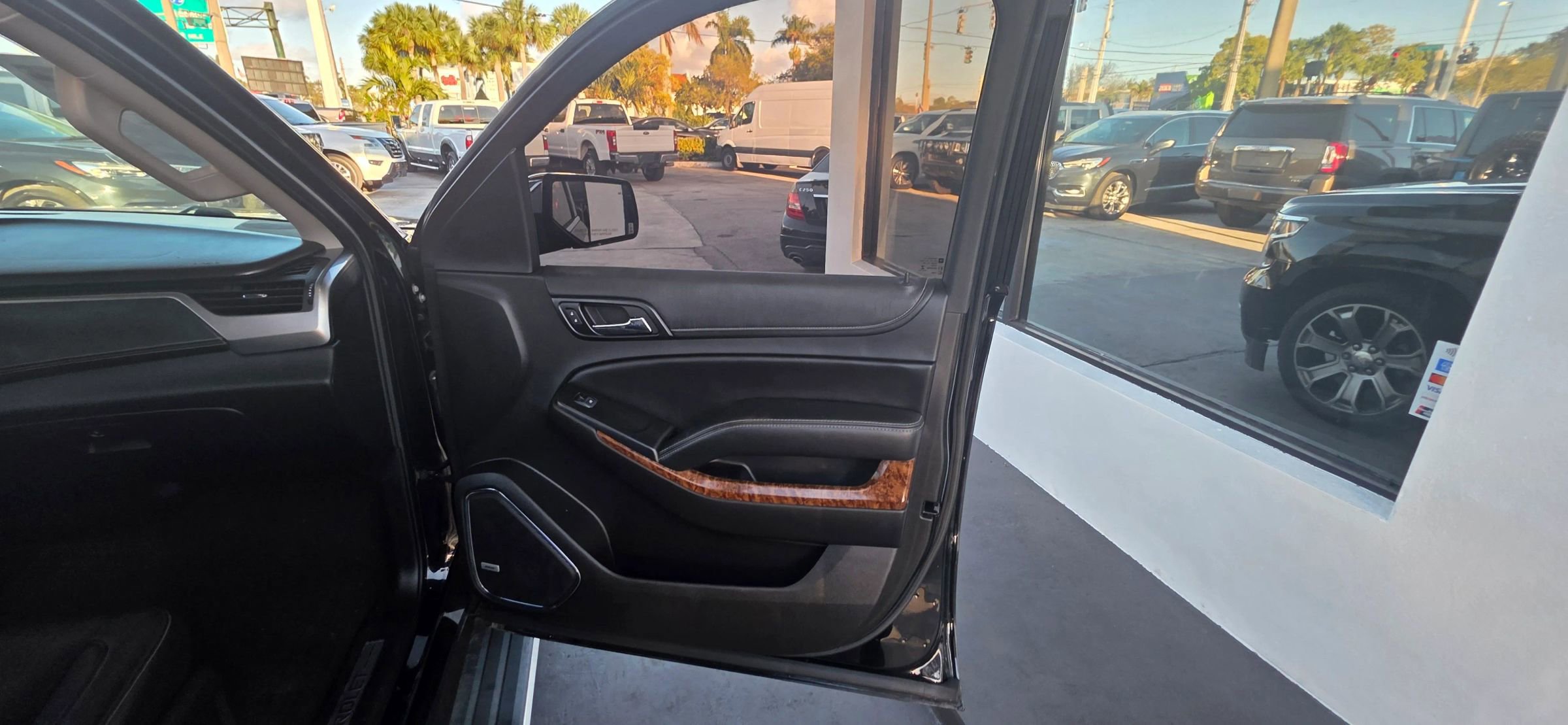 Used 2018 Chevrolet Suburban Premier AWD/4WD image 20