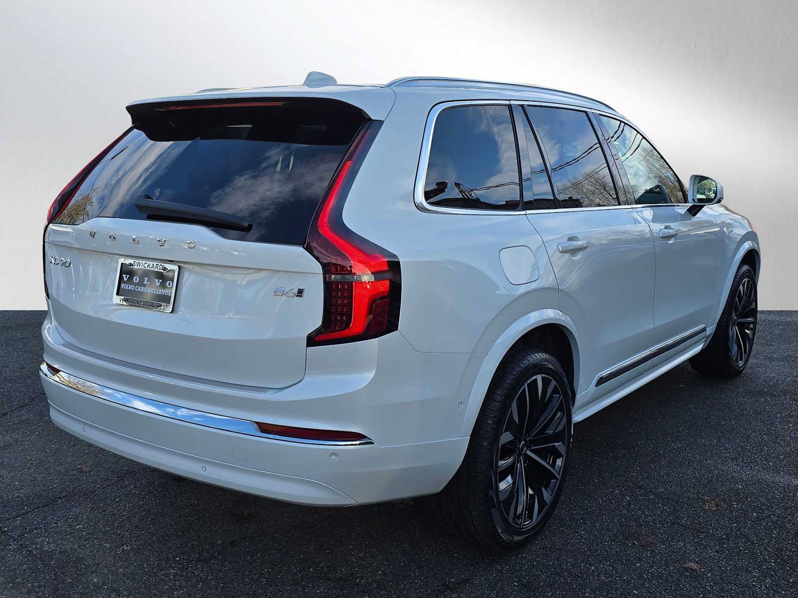 New 2026 Volvo XC90 B6 Plus w/ Protection Package Premier AWD/4WD image 3