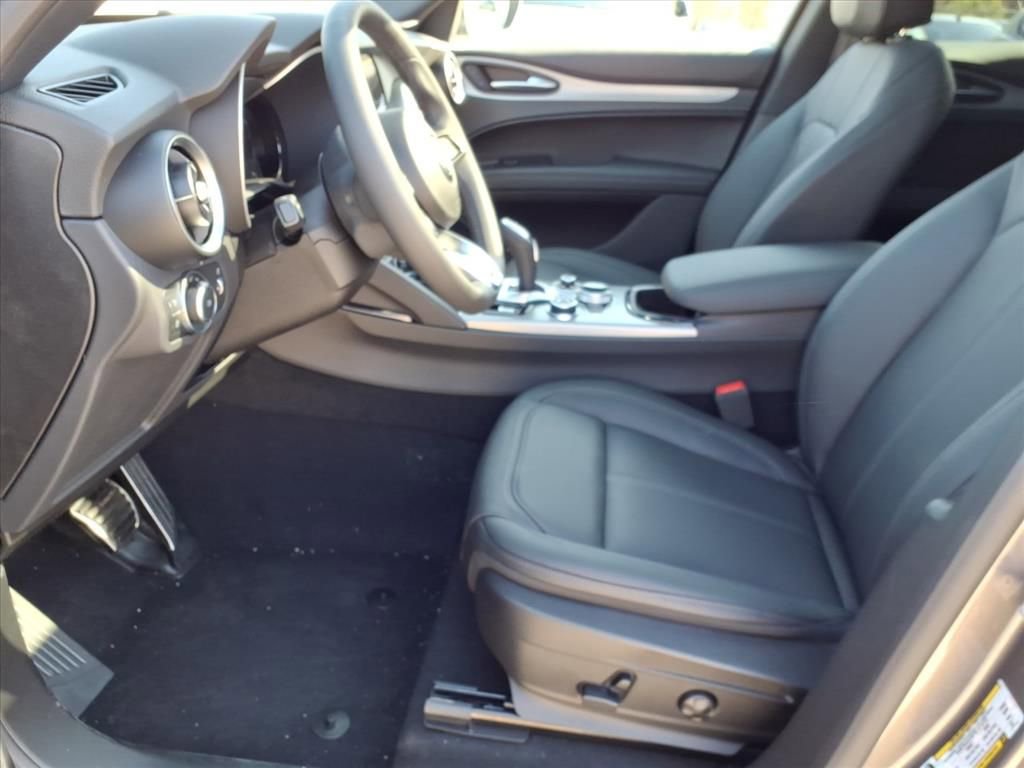 New 2026 Alfa Romeo Stelvio Sprint w/ Convenience Package image 14