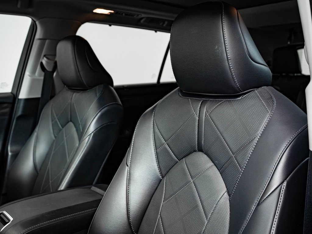 Used 2023 Toyota Highlander Platinum image 26