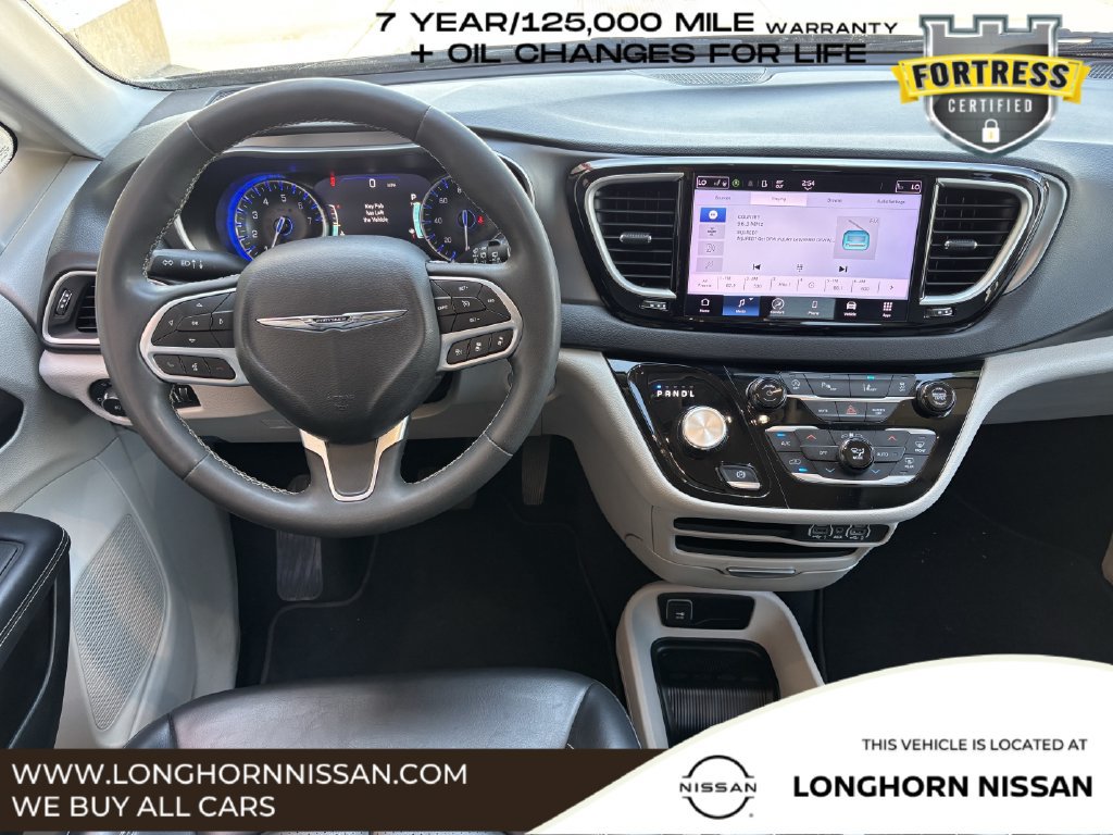 Used 2023 Chrysler Pacifica Touring-L FWD image 10
