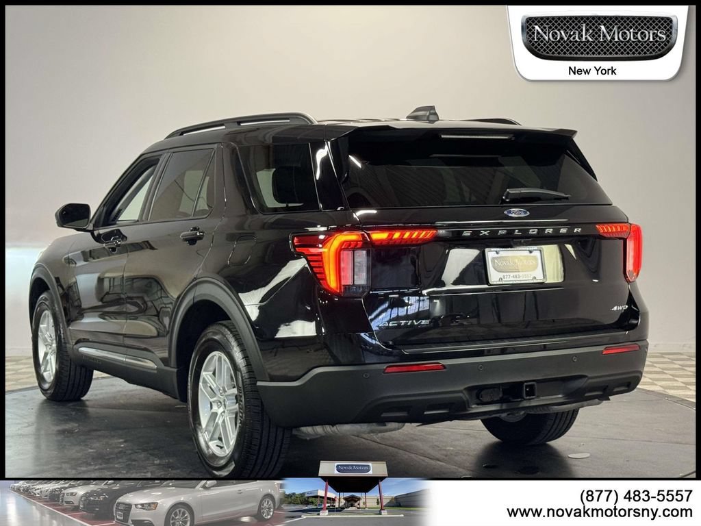 Used 2025 Ford Explorer Active AWD/4WD image 6