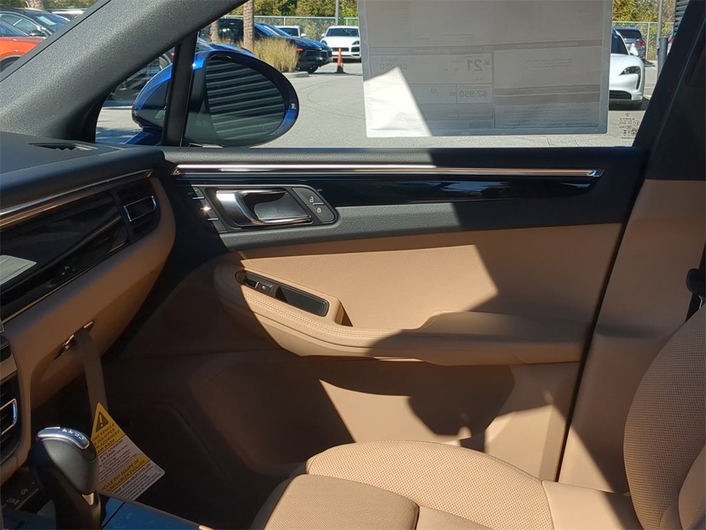 New 2026 Porsche Macan Base image 24