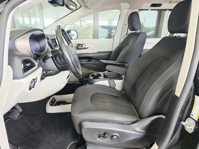 Used 2019 Chrysler Pacifica Touring Plus w/ Advanced Safetytec Group FWD image 8