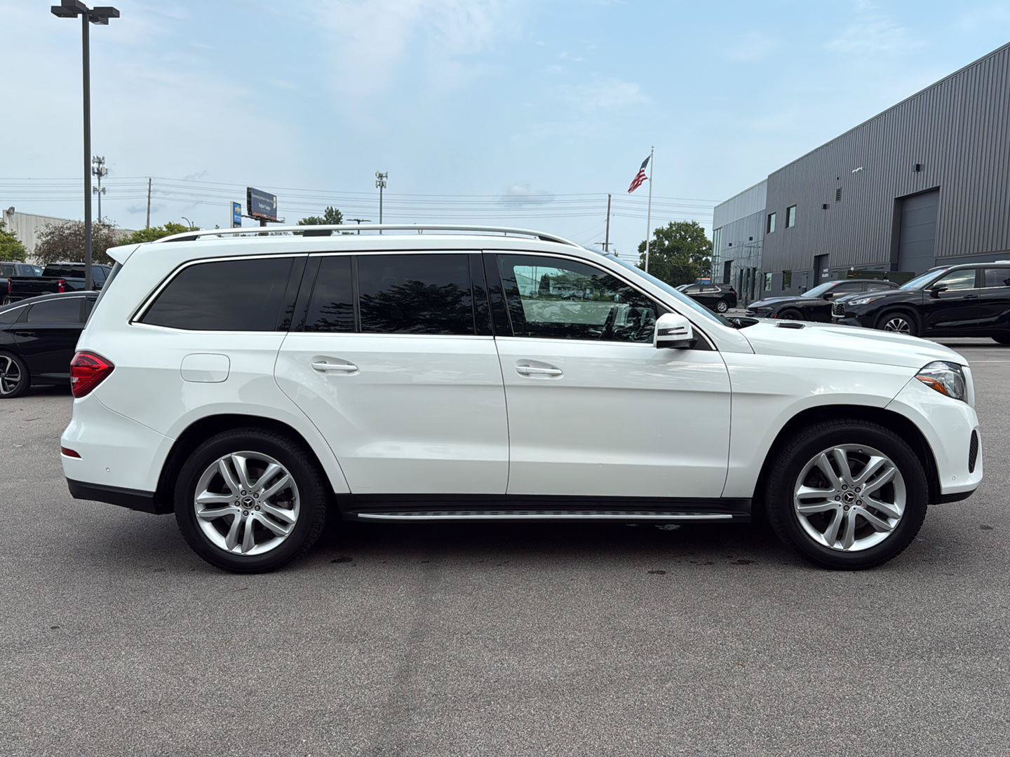 Used 2017 Mercedes-Benz GLS 450 4MATIC image 2