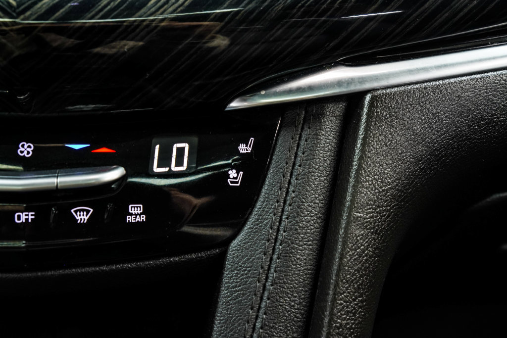 Used 2023 Cadillac XT6 Premium Luxury w/ Technology Package FWD image 30