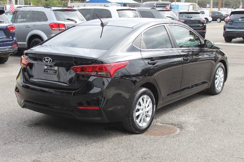 Used 2022 Hyundai Accent SEL image 3