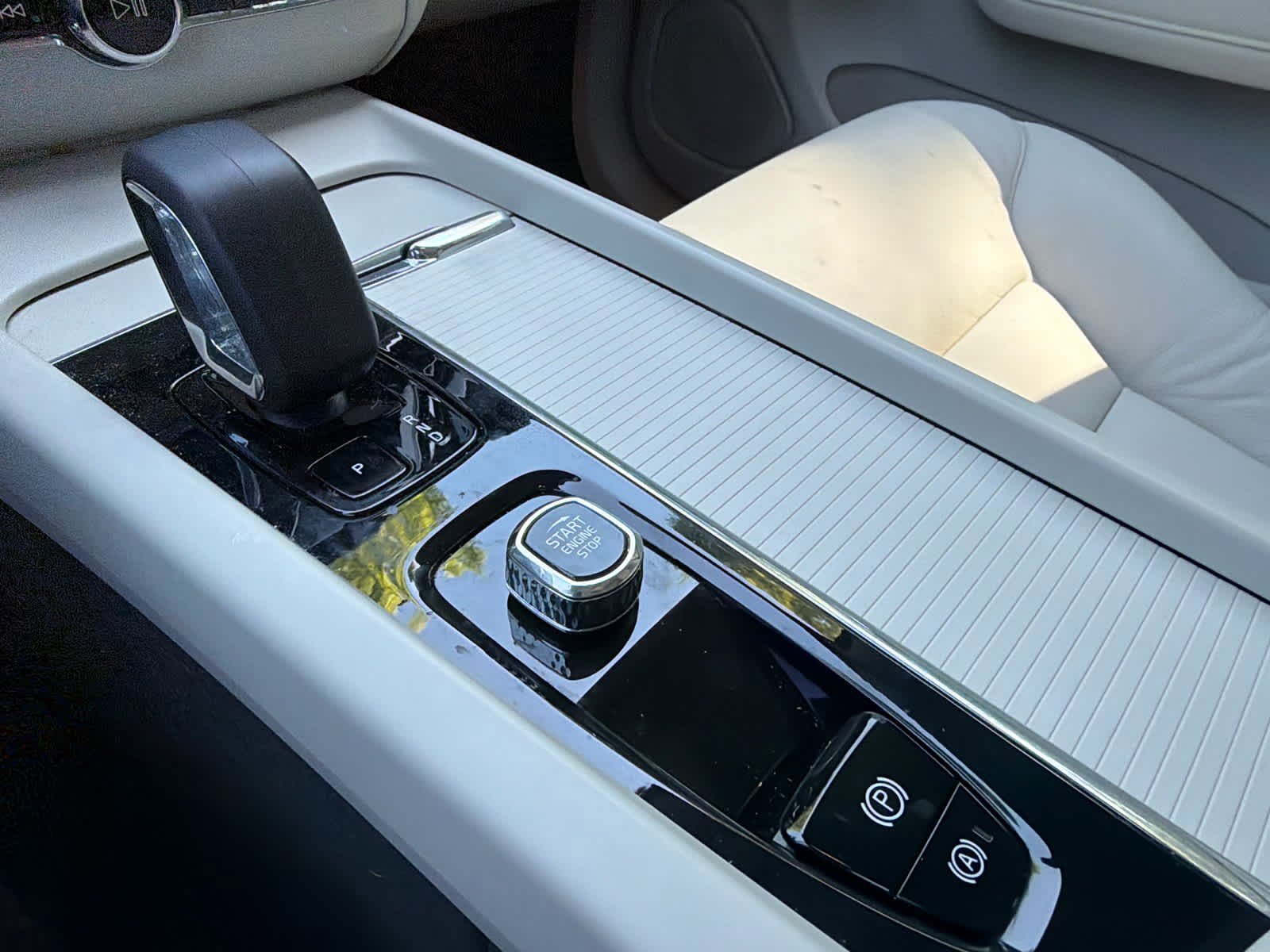 Used 2023 Volvo XC60 B5 Core w/ Climate Package image 29