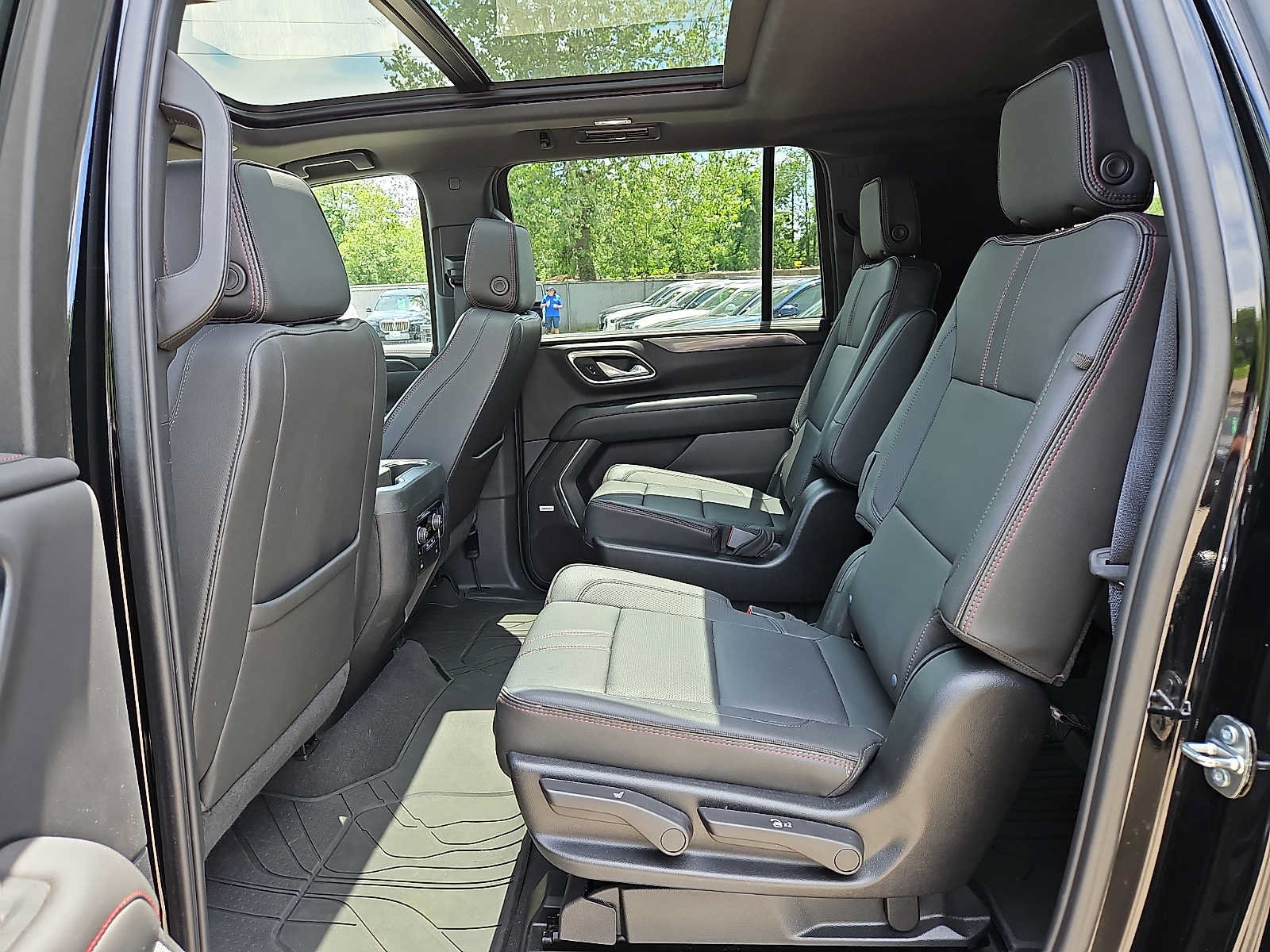 Used 2024 Chevrolet Suburban RST w/ Luxury Package AWD/4WD image 10