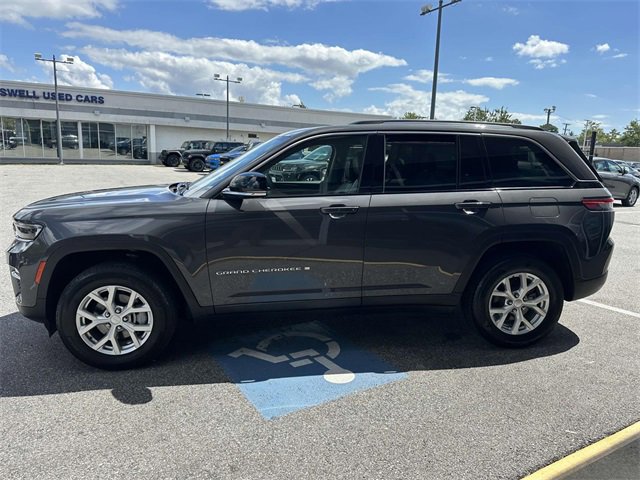 Used 2024 Jeep Grand Cherokee Limited image 26