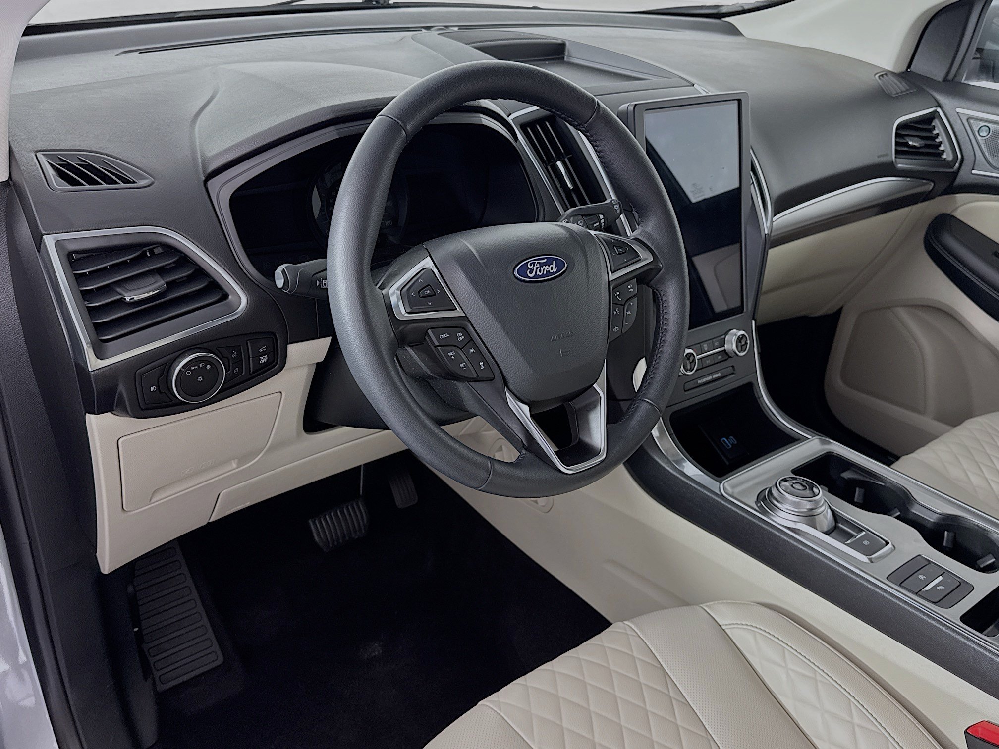 Used 2024 Ford Edge Titanium w/ Equipment Group 301A AWD/4WD image 9