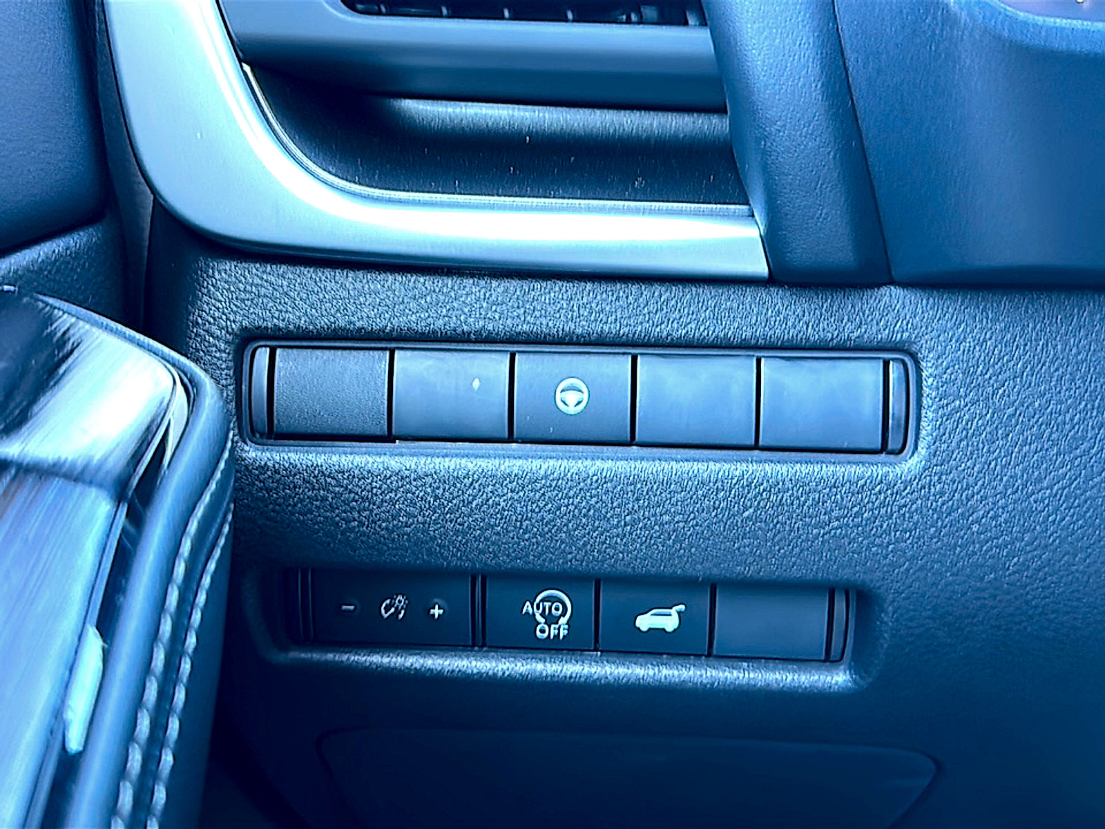 Used 2025 Nissan Rogue SV image 35