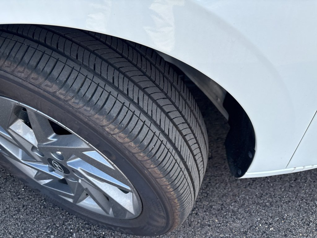 Used 2025 Hyundai Elantra Hybrid FWD image 9